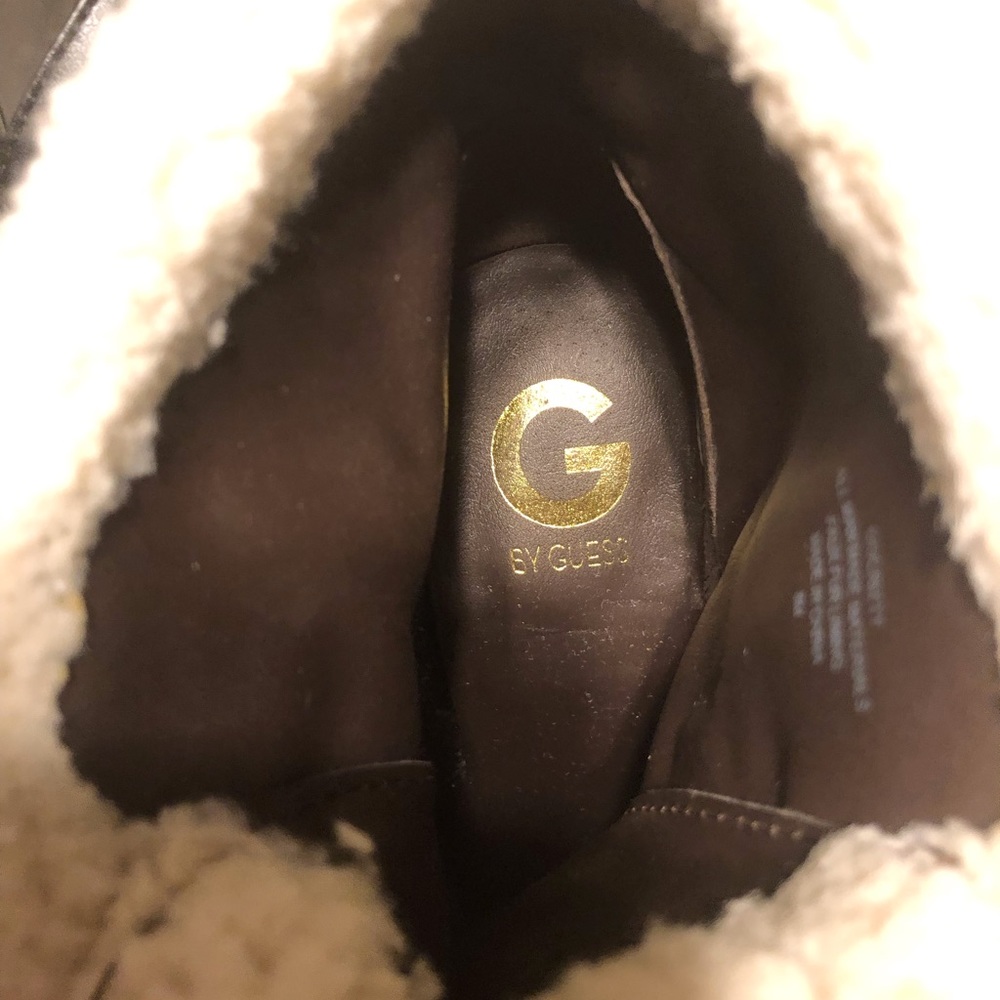 GUESS WOMEN'S FLECE ANKLE BOOTIES - Picture 5 of 6